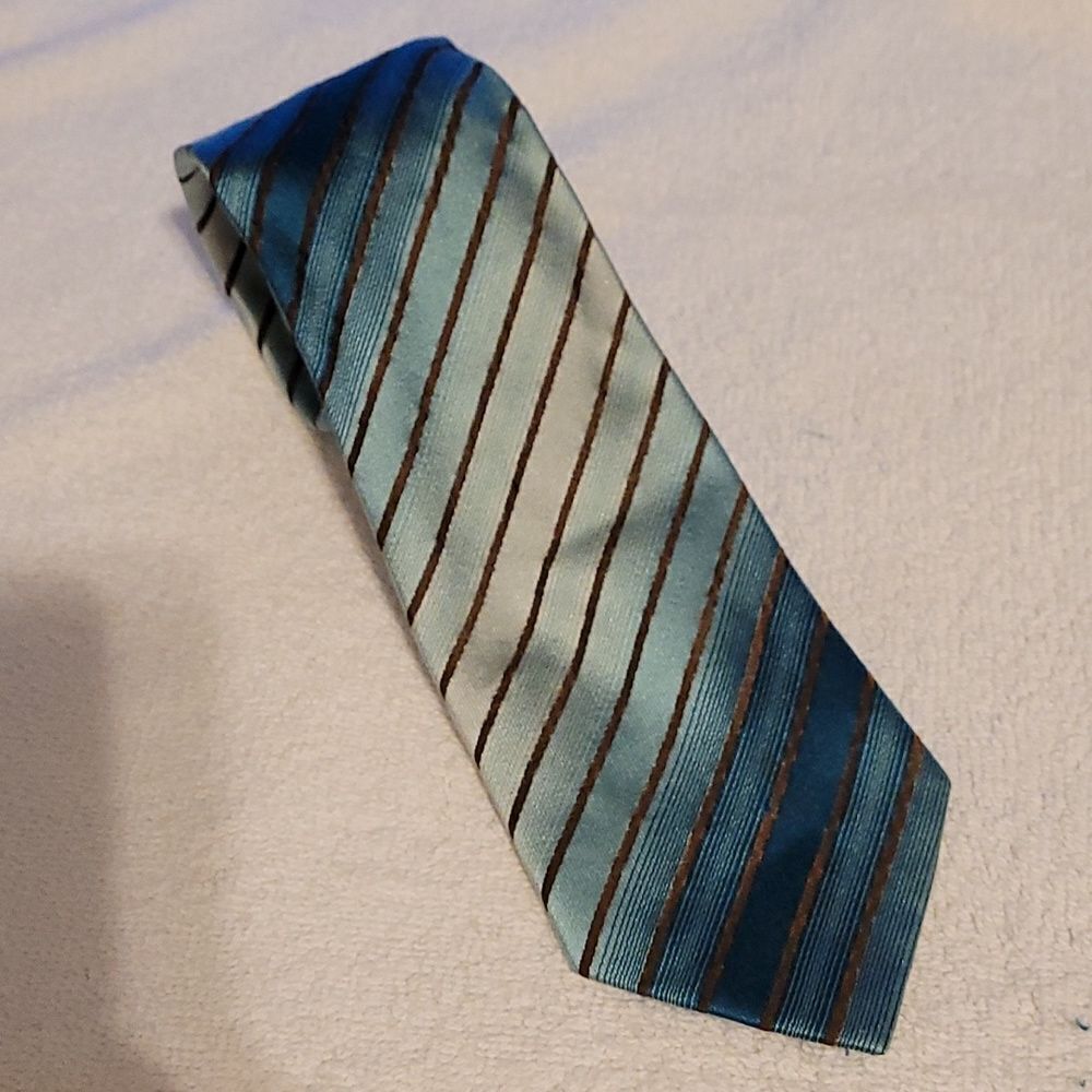 ‎BCBG men's all silk tie